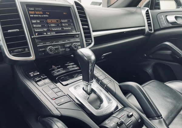 Porsche Cayenne cena 181900 przebieg: 258100, rok produkcji 2015 z Gościno małe 232